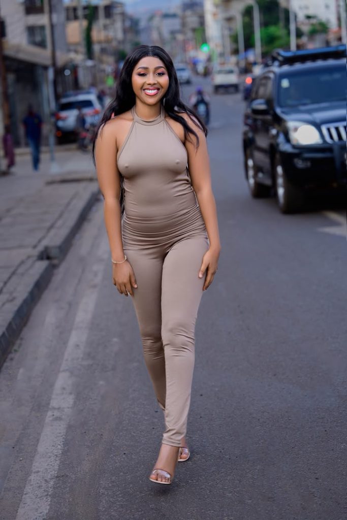 Riri Frêche, une candidate emblématique à la taille de Labé